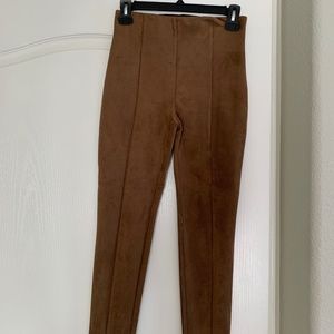 Sueded leggings with side zip.